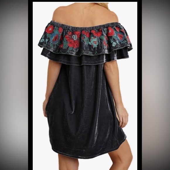 Umgee USA Off Shoulder Black Velvet With Embroidered Detail S NWT - Picture 2 of 7